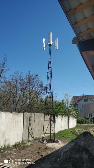 Вертикальний вітрогенератор "Вихор 2 кВт"