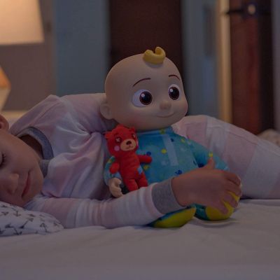 Інтерактивна іграшка CoComelon Roto Plush Bedtime JJ Doll Джей Джей зі звуком (CMW0016) | Зображення 4