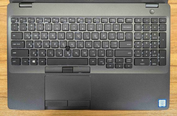 Ноутбук Dell Precision 3541 / 15.6" (1920x1080) IPS / Intel Core i7-9850H (6 (12) ядер по 2.6 - 4.6 GHz) / 16 GB DDR4 / 500 GB SSD / Intel UHD Graphics 630 / WebCam / Windows 10 б/у + Подарок Беспроводная мышь / USB | Зображення 2