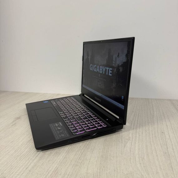 Ігровий ноутбук Gigabyte G5 GD / 15.6" (1920x1080) IPS / Intel Core i5-11400H (6 (12) ядер по 2.7 - 4.5 GHz) / 16 GB DDR4 / 512 GB SSD M.2 / nVidia GeForce RTX 3050, 4 GB GDDR6, 128-bit / WebCam б/в | Зображення 3