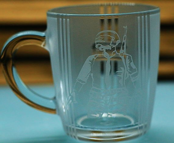 Стеклянная чашка 350 мл PUBG с гравировкой подарок для фаната PUBG игровая кружка ПАБГ