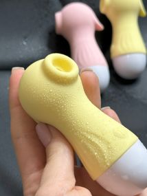 ТОПОВЫЙ Клиторальный вакуумный вибратор Lilo, вибратор для секса, стимулятор для клитора, сосков и шеи желтый