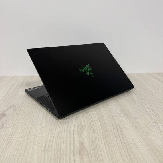 Ігровий ноутбук Razer Blade 14 RZ09-0370 / 14" (2560x1440) IPS / AMD Ryzen 9 5900HX (8 (16) ядер по 3.3 - 4.6 GHz) / 16 GB DDR4 / 1000 GB SSD NVMe / nVidia GeForce RTX 3080, 8 GB GDDR6, 256-bit / WebCam б/в | Зображення 5