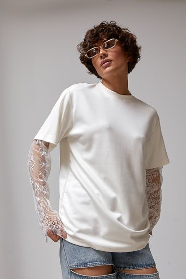 Трикотажний лонгслів з мереживними вставками на рукавах - молочний цвет, M (є розміри)