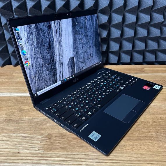 Ультрабук Fujitsu LifeBook U9310 / 13.3" (1920x1080) IPS / Intel Core i5-10210U (4 (8) ядра по 1.6 - 4.2 GHz) / 16 GB DDR3 / 512 GB SSD / Intel UHD Graphics / WebCam б/у | Зображення 2