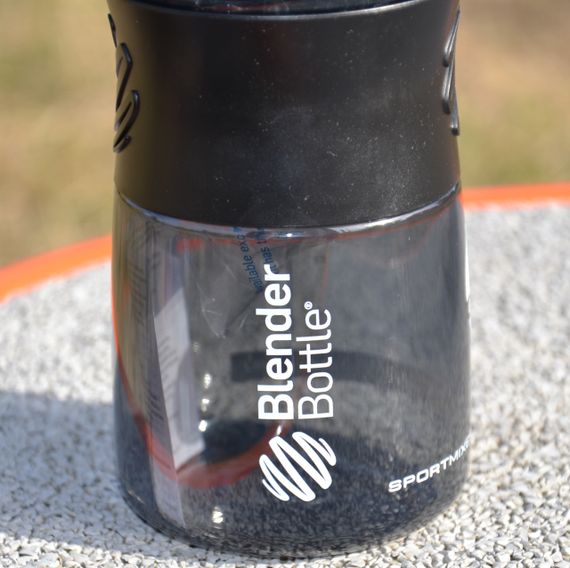 Спортивний шейкер (пляшка) BlenderBottle SportMixer Flip 20oz/590ml Black/White | Зображення 6