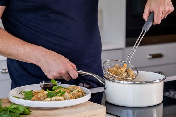 Шумовка KitchenAid Coreline KAS010OHCGG 37.3 см серая | Зображення 7
