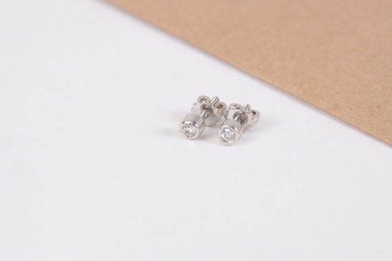 Сережки пуссеты из белого золота с бриллиантами | Зображення 2