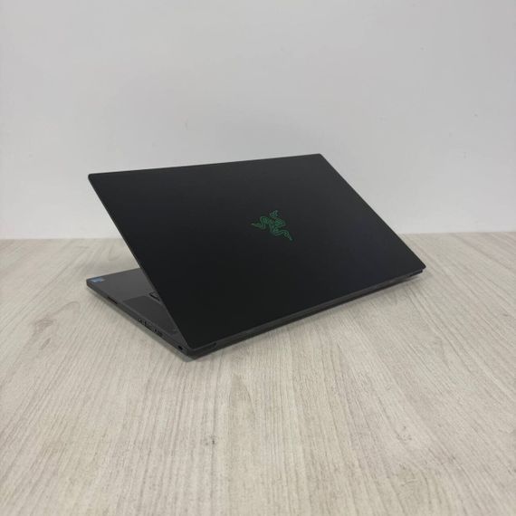 Ігровий ноутбук Razer Blade 15 RZ09-0409 / 15.6" (1920x1080) IPS / Intel Core i7-11800H (8 (16) ядер по 2,3 - 4,6 ГГц) / 16 ГБ DDR4 / 1000 ГБ SSD NVMe / nVidia GeForce RTX 3070, 8 ГБ GDDR6, 256-bit / WebCam б/в | Зображення 6