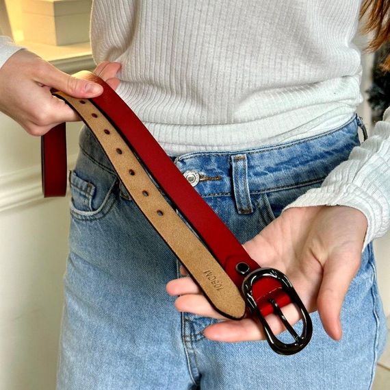 Кожаный  красный ремень