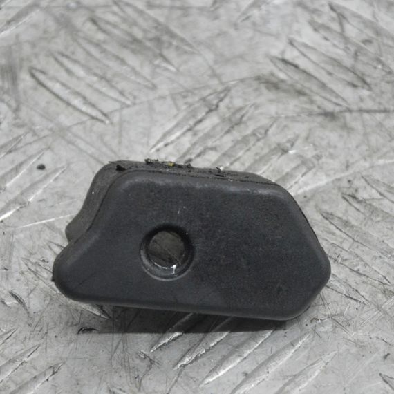 Відбійник кришки багажника Porsche Macan Cayenne 2014-2018 Упор кришки багажника Порш Макан Кайен T081RH