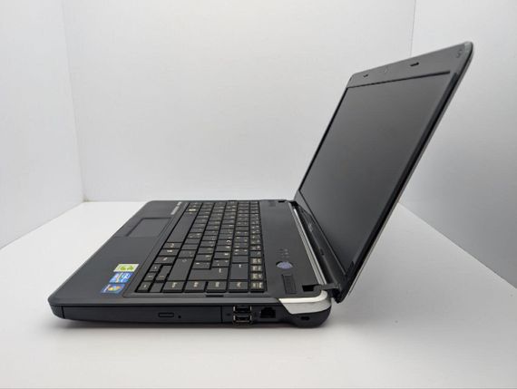 Ноутбук Fujitsu LifeBook LH531 / 14" (1366x768) TN / Intel Core i5-2430M (2 (4) ядра по 2.4 - 3.0 GHz) / 6 GB DDR3 / 500 GB HDD / Intel HD Graphics 3000 / WebCam / DVD-ROM б/у | Зображення 3