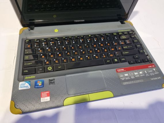 Ноутбук Б-класс Toshiba Satellite L630 / 13.3" (1366x768) TN / Intel Core i5-430M (2 (4) ядра по 2.27 - 2.53 GHz) / 4 GB DDR3 / 120 GB SSD / Intel HD Graphics / WebCam / DVD-RW / Win 10 б/у | Зображення 6