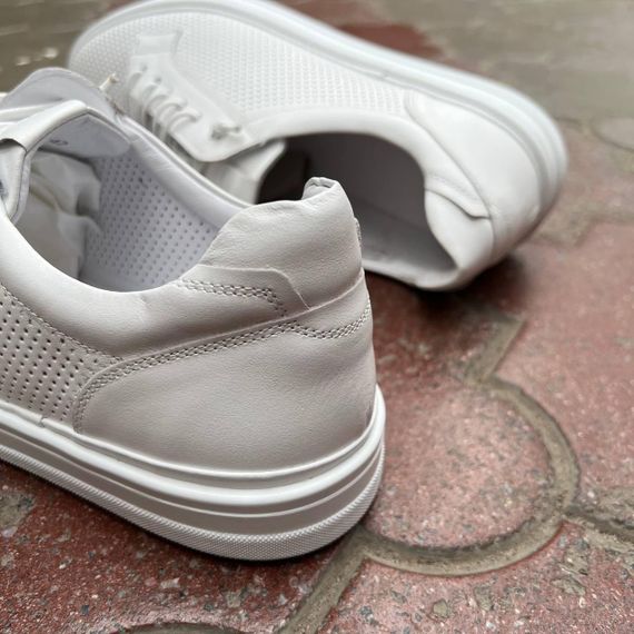 Чоловічі білі шкіряні кеди з перфорацією — тренд взуття | Зображення 4