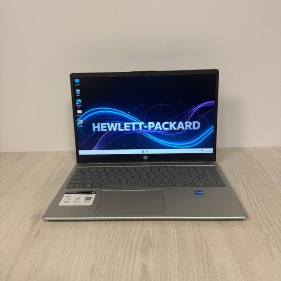 Ультрабук HP 15-fd0445nr / 15.6" (1366x768) TN / Intel Core i5-1235U (10 (12) ядер 3.3 - 4.4 GHz) / 8 GB DDR4 / 256 GB SSD / Intel Iris Xe Graphics / WebCam б/в | Зображення 1