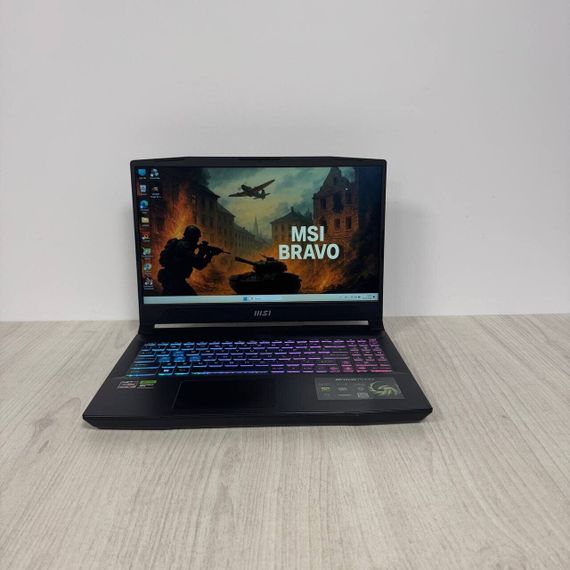 Игровой ноутбук Б-класс MSI Bravo 15 C7VFK / 15.6" (1920x1080) IPS / AMD Ryzen 7 7735HS (8 (16) ядер по 3.2 - 4.75 GHz) / 16 GB DDR5 / 512 GB SSD NVMe / nVidia GeForce RTX 4060, 8 GB GDDR6, 128-bit / WebCam б/у | Зображення 1