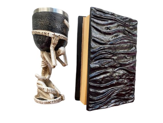 Подарунковий набір Келих 3D Скелет на Колені та Блокнот 3D «Книга, що дивиться у відповідь» | Зображення 1