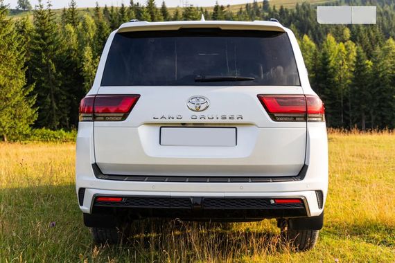 Накладка на задній бампер GXR Білий колір для Toyota Land Cruiser 300 2021- рр | Зображення 1