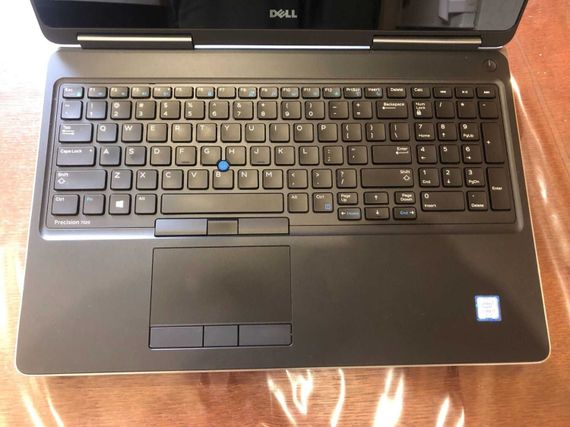 Мобильная рабочая станция Dell Precision 7520 / 15.6" (1920x1080) IPS / Intel Core i7-7820HQ (4 (8) ядра по 2.9 - 3.9 GHz) / 16 GB DDR4 / 512 GB SSD / nVidia Quadro M1200, 4 GB GDDR5, 128-bit / WebCam б/у | Зображення 3