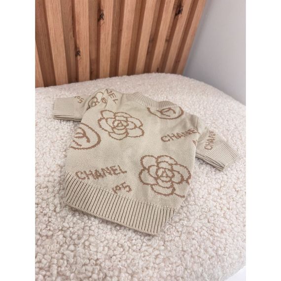 Брендовая кофта для собак CHANEL с цветами, на пуговицах, бежевая | Зображення 3