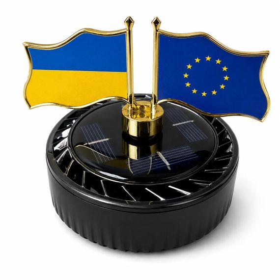 Автомобільний ароматизатор-дифузор “Прапори” на сонячній батареї • Освіжувач повітря в машину з декоративними прапорами України та ЄС для панелі авто