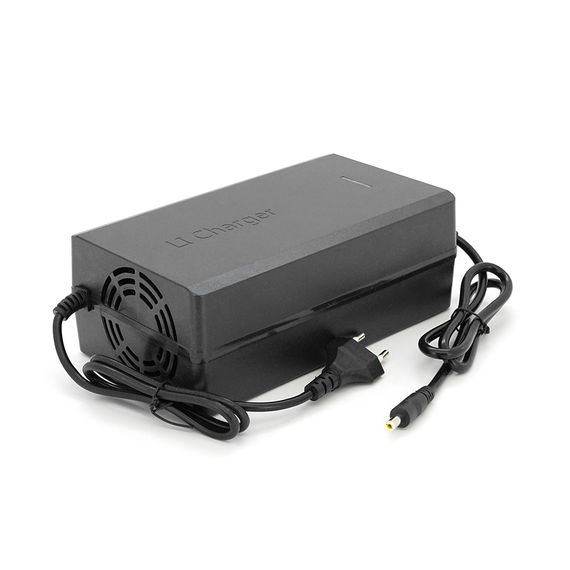 Зарядний пристрій для акумуляторів Li-ion 60V(71,4V),17S,8A,650W, штекер 5.5*2.5,з індикацією,BOX