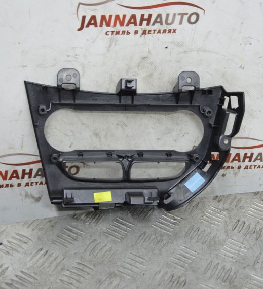 Накладка торпедо центральна Ford Focus III 2010-2017 Рамка панелі кондиціонера Форд Фокус 3 BM5118522 | Зображення 5