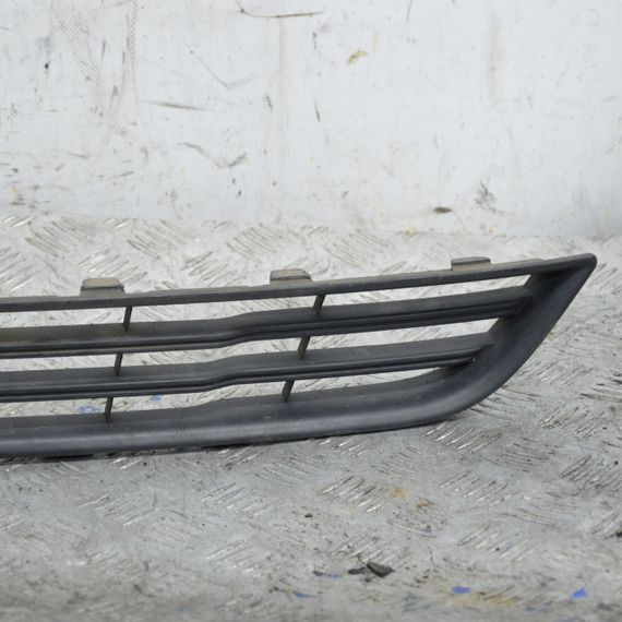 Решітка в бампер центральна Ford Fiesta VII 2012-2017 Решітка бампера центральна Форд Фієста 7 C1BB17K945AA | Зображення 2