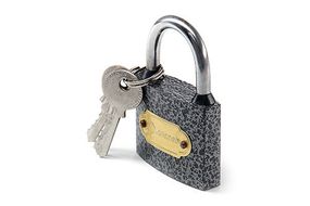 Замок навесной черный с резиновыми кольцами 35x28x13мм английский ключ AURORA