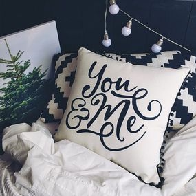 Подушка із мішковини з помпонами You Me 45x45 см (45PHBP_URB006)