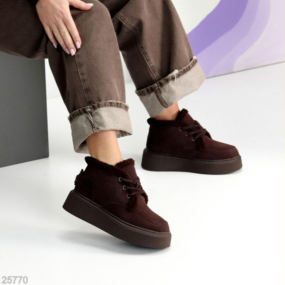 Стильные зимние шоколадные замшевые ботинки на утолщенной подошве