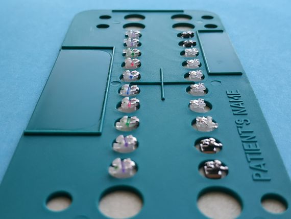 Керамические брекеты Glacier Aesthetic Self-ligating Brackets, Roth .022" w/h 345 (ВЧ: 10 шт.) | Зображення 3