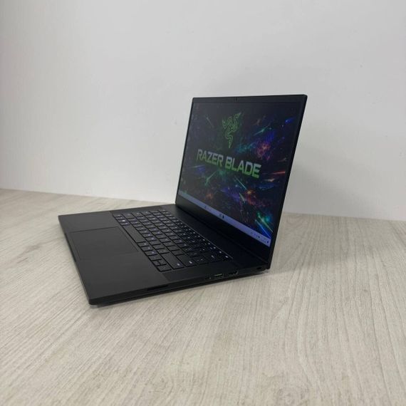 Ігровий ноутбук Razer Blade 15 RZ09-0409 / 15,6" (1920x1080) IPS / Intel Core i7-11800H (8 (16) ядер по 2,3 - 4,6 ГГц) / 16 ГБ DDR4 / 512 ГБ SSD NVMe / nVidia GeForce RTX 3080, 8 ГБ GDDR6, 256-біт / Веб-камера б/в | Зображення 4