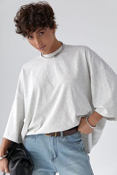 Жіноча футболка оверсайз із декоративним швом на спині - світло-сірий цвет, ONE SIZE (є розміри) | Зображення 4