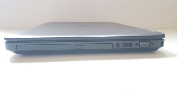 Ноутбук Б-класс Dell Latitude E5440 / 14" (1366x768) TN / Intel Core i3-4010U (2 (4) ядра по 1.7 GHz) / 8 GB DDR3 / 256 GB SSD / Intel HD Graphics 4400 / WebCam / DVD-ROM / АКБ не держит б/у | Зображення 4
