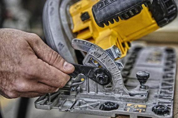 Пила дисковая сетевая 1600Вт  190*30мм DeWALT DWE576K | Зображення 1