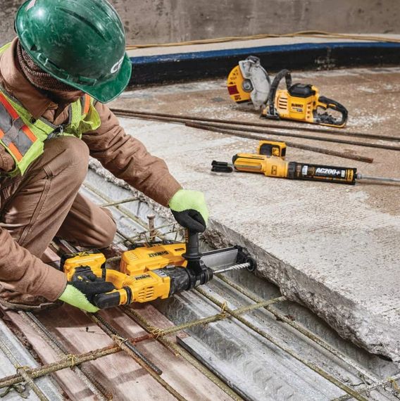 Перфоратор акумуляторний DeWALT SDS-Plus без АКБ та ЗП DCH263N | Зображення 1