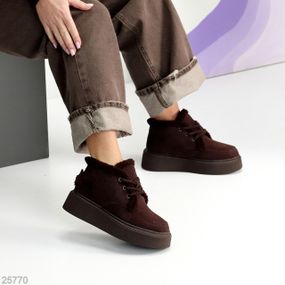 Стильные зимние шоколадные замшевые ботинки на утолщенной подошве