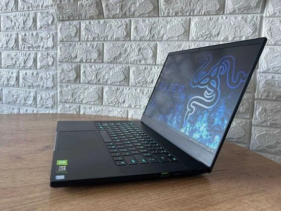 Ноутбук Razer Blade 15.6" FHD IPS 144Hz i7 8750H 8Gb SSD 256Gb RTX 2070 MaxQ  Б/В | Зображення 2