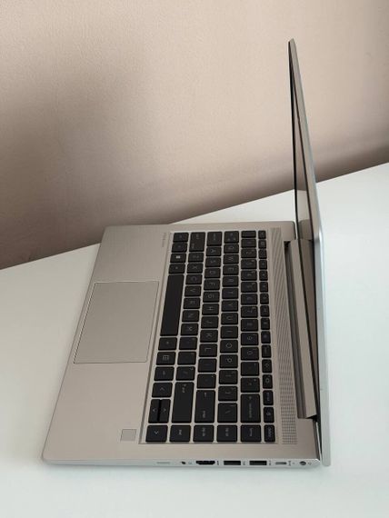 Ноутбук Б-клас HP Probook 445 G10 / 14" (1920x1080) IPS / AMD Ryzen 7 7730U (8 (16) ядер по 2.0 - 4.5 GHz) / 16 GB DDR4 / 256 GB SSD / AMD Radeon Vega 6 Graphics / WebCam / TouchID / Windows 11 б/в | Зображення 3