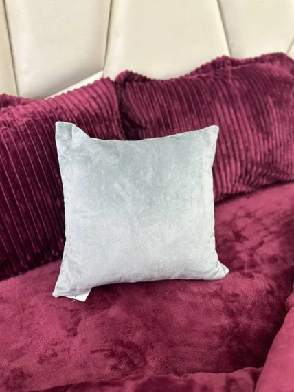 Подушка новорічна 3D Олень сірий 19279 40х40 см | Зображення 3