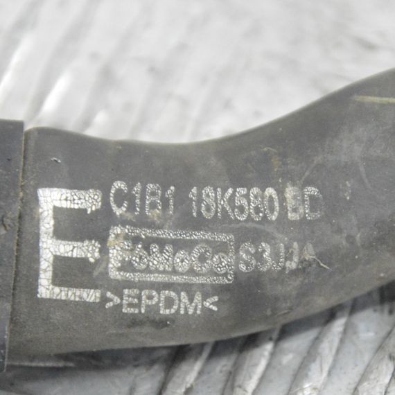 Патрубок системи охолодження 1.0 EcoBoost Ford Fiesta MK7 Трубка шланг води Форд Фіеста C1B118K580BD | Зображення 3