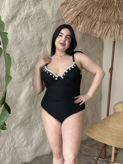 Чорний суцільний купальник PLUS SIZE  з мушлями на бюсті | Зображення 3