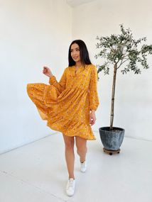 Женское легкое свободное платье в цветочный принт NB21045 размер 50/52 цвет оранжевый