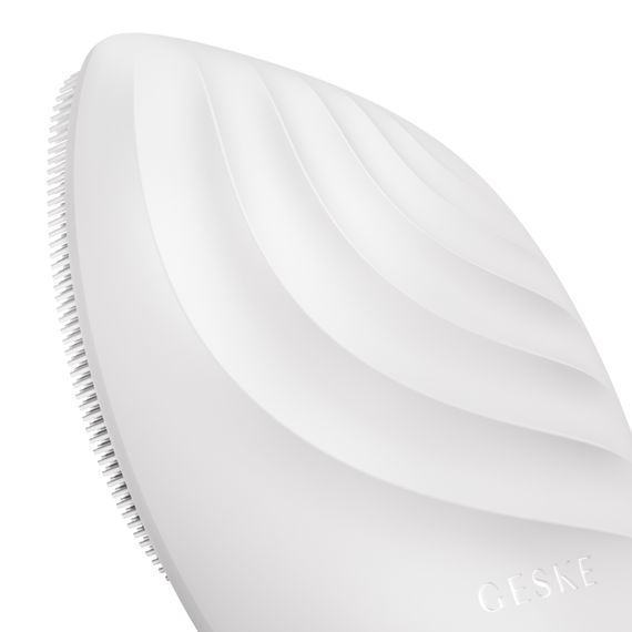 Електронна ультразвукова щітка для обличчя GESKE Sonic Facial Brush 5в1 white | Зображення 4