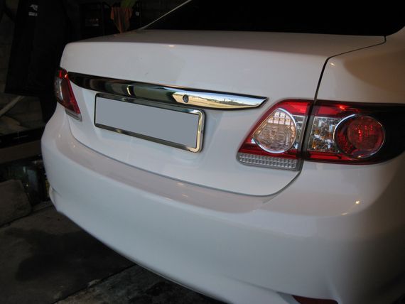 Накладка над номером 2010-2013 (нерж) для Toyota Corolla | Зображення 1