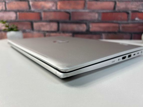 Ультрабук Б-клас HP ProBook 440 G10 / 14" (1920x1080) IPS / Intel Core i3-1315U (6 (8) ядер по 1.2 - 4.5 GHz) / 8 GB DDR4 / 256 GB SSD / Intel UHD Graphics / WebCam б/в + Подарунок Бездротова USB-миша | Зображення 2