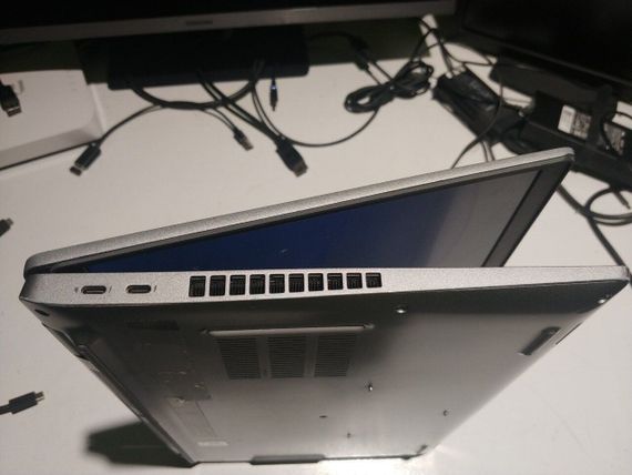 Ультрабук Б-клас Dell Precision 3560 / 15.6" (1366x768) TN / Intel Core i5-1145G7 (4 (8) ядра по 2.6 - 4.4 GHz) / 16 GB DDR4 / 240 GB SSD / Intel Iris Xe Graphics / WebCam / Windows б/в | Зображення 5