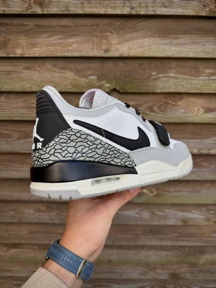 Кросівки Nike Air Jordan Legacy 312 Low (світло сірі) | Зображення 3