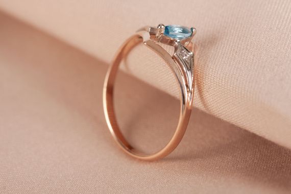 Кольцо из красного и белого золота с топазом 20.5 | Зображення 1